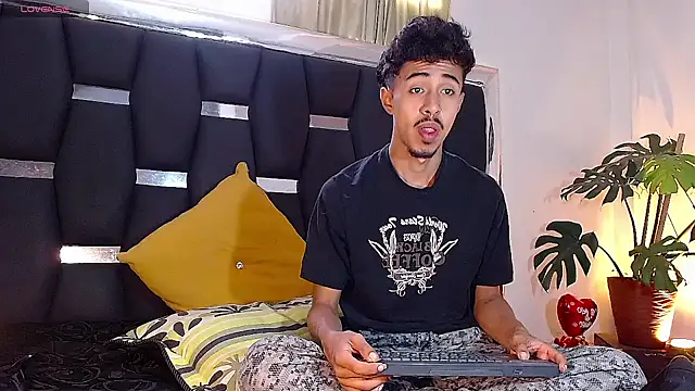 Snapshot of RyanRizzo chatting on 6, 12, 2024 RyanRizzo online show from 6, 12, 2024