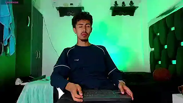 Snapshot of RyanRizzo chatting on 21, 12, 2024 RyanRizzo online show from 21, 12, 2024