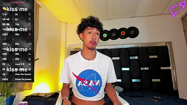 Snapshot of RyanRizzo chatting on 12, 3, 2025 RyanRizzo online show from 12, 3, 2025