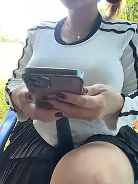 Bella cum online show from 11, 3, 2025