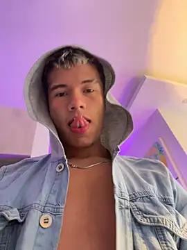 Logan smith1 online show from 17, 2, 2025