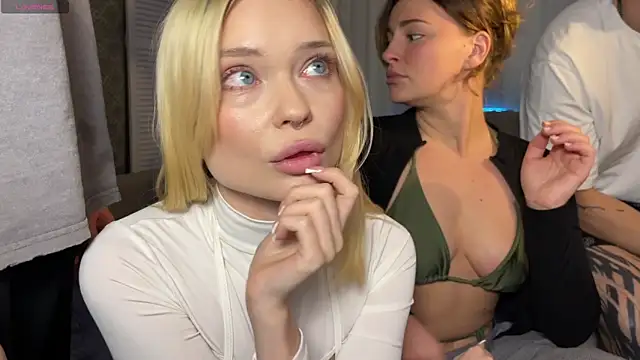 Snapshot of dollfromvenus chatting on 2, 3, 2026 dollfromvenus online show from 2, 3, 2026