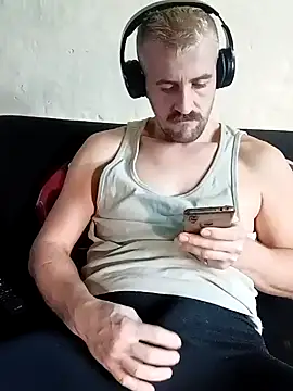 Snapshot of GrofLicno chatting on 8, 12, 2024 GrofLicno online show from 8, 12, 2024