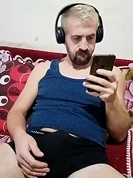 Snapshot of GrofLicno chatting on 29, 12, 2024 GrofLicno online show from 29, 12, 2024