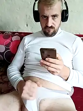 Snapshot of GrofLicno chatting on 5, 1, 2025 GrofLicno online show from 5, 1, 2025