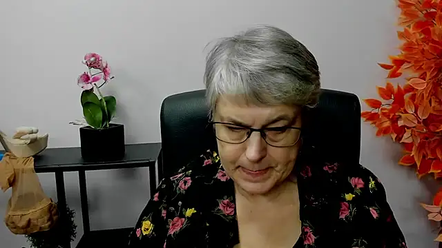 Snapshot of IrisDream chatting on 2, 12, 2024 IrisDream online show from 2, 12, 2024