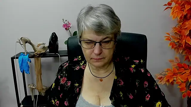 Snapshot of IrisDream chatting on 10, 12, 2024 IrisDream online show from 10, 12, 2024