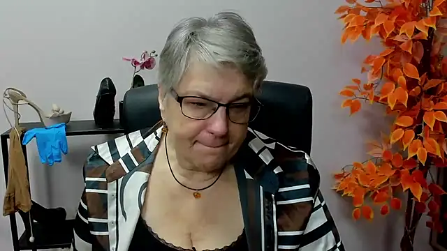 Snapshot of IrisDream chatting on 11, 12, 2024 IrisDream online show from 11, 12, 2024