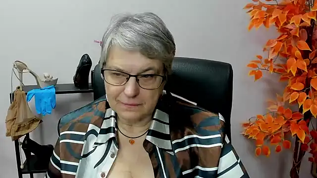 Snapshot of IrisDream chatting on 11, 12, 2024 IrisDream online show from 11, 12, 2024