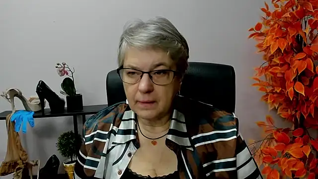 Snapshot of IrisDream chatting on 12, 12, 2024 IrisDream online show from 12, 12, 2024