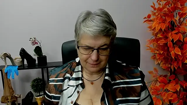 Snapshot of IrisDream chatting on 12, 12, 2024 IrisDream online show from 12, 12, 2024