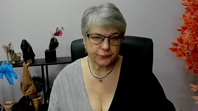 Snapshot of IrisDream chatting on 13, 12, 2024 IrisDream online show from 13, 12, 2024