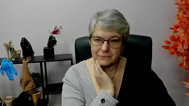 Snapshot of IrisDream chatting on 13, 12, 2024 IrisDream online show from 13, 12, 2024