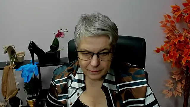 Snapshot of IrisDream chatting on 16, 12, 2024 IrisDream online show from 16, 12, 2024