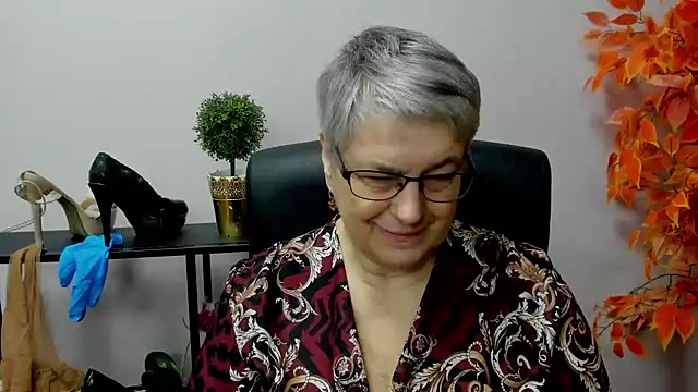 Snapshot of IrisDream chatting on 19, 12, 2024 IrisDream online show from 19, 12, 2024