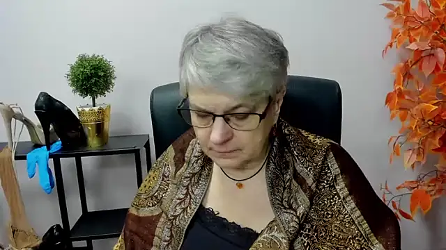 Snapshot of IrisDream chatting on 31, 12, 2024 IrisDream online show from 31, 12, 2024