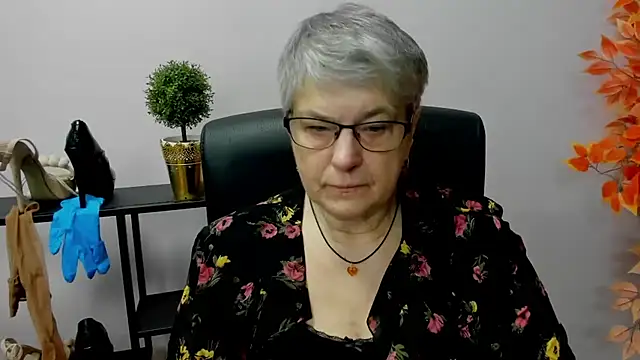 Snapshot of IrisDream chatting on 7, 1, 2025 IrisDream online show from 7, 1, 2025