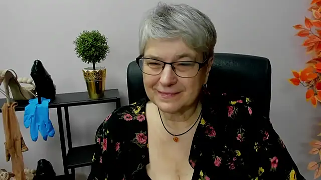 Snapshot of IrisDream chatting on 7, 1, 2025 IrisDream online show from 7, 1, 2025