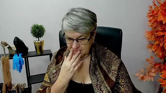 Snapshot of IrisDream chatting on 28, 1, 2025 IrisDream online show from 28, 1, 2025