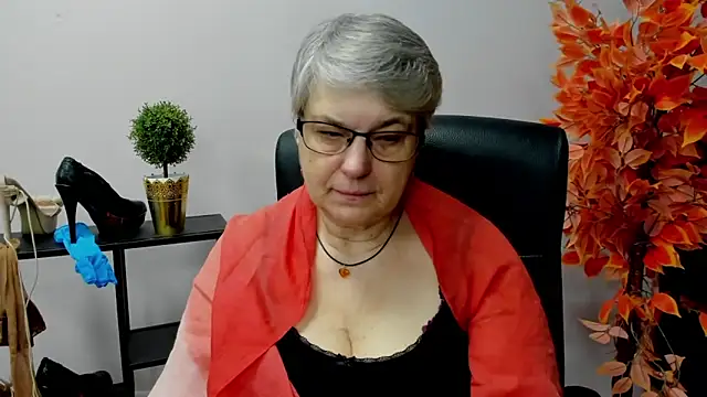 Snapshot of IrisDream chatting on 3, 2, 2025 IrisDream online show from 3, 2, 2025