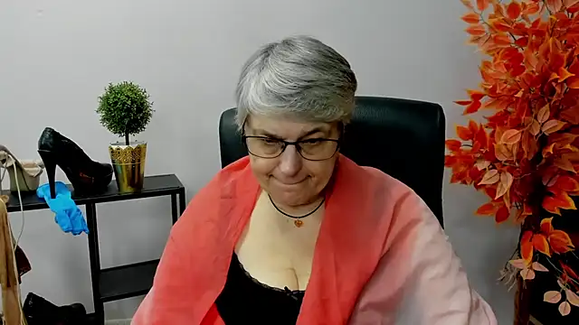 Snapshot of IrisDream chatting on 3, 2, 2025 IrisDream online show from 3, 2, 2025