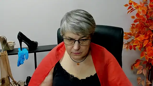 Snapshot of IrisDream chatting on 4, 2, 2025 IrisDream online show from 4, 2, 2025