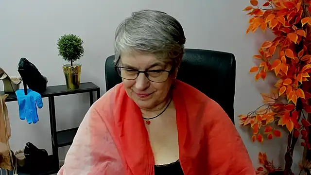 Snapshot of IrisDream chatting on 5, 2, 2025 IrisDream online show from 5, 2, 2025