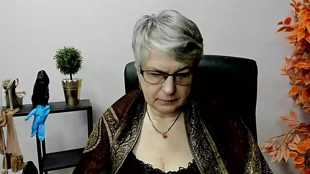 Snapshot of IrisDream chatting on 12, 2, 2025 IrisDream online show from 12, 2, 2025