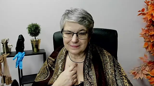 Snapshot of IrisDream chatting on 12, 2, 2025 IrisDream online show from 12, 2, 2025