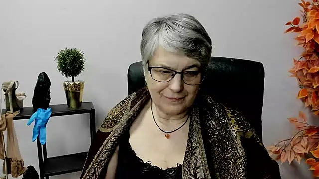 Snapshot of IrisDream chatting on 12, 2, 2025 IrisDream online show from 12, 2, 2025