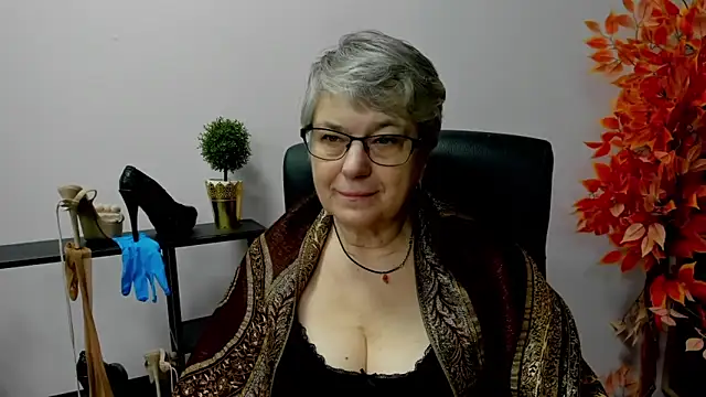 Snapshot of IrisDream chatting on 13, 2, 2025 IrisDream online show from 13, 2, 2025