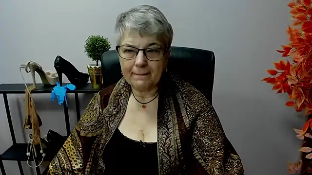 Snapshot of IrisDream chatting on 24, 2, 2025 IrisDream online show from 24, 2, 2025