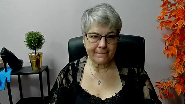 Snapshot of IrisDream chatting on 10, 3, 2025 IrisDream online show from 10, 3, 2025
