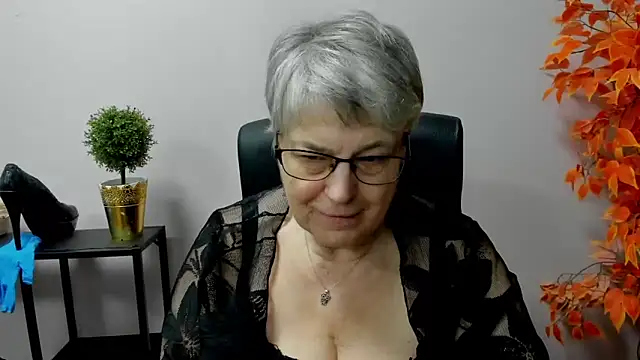 Snapshot of IrisDream chatting on 10, 3, 2025 IrisDream online show from 10, 3, 2025