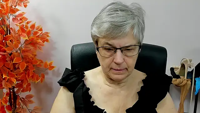 Snapshot of IrisDream chatting on 17, 9, 2025 IrisDream online show from 17, 9, 2025