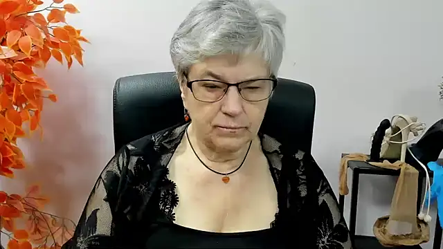Snapshot of IrisDream chatting on 25, 9, 2025 IrisDream online show from 25, 9, 2025