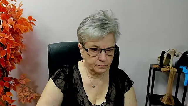 Snapshot of IrisDream chatting on 6, 10, 2025 IrisDream online show from 6, 10, 2025