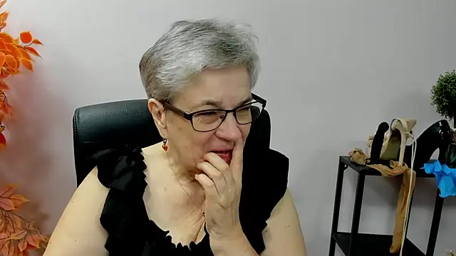 Snapshot of IrisDream chatting on 9, 10, 2025 IrisDream online show from 9, 10, 2025