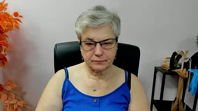 Snapshot of IrisDream chatting on 13, 10, 2025 IrisDream online show from 13, 10, 2025