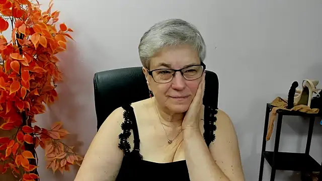 Snapshot of IrisDream chatting on 15, 10, 2025 IrisDream online show from 15, 10, 2025