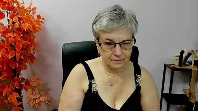 Snapshot of IrisDream chatting on 16, 10, 2025 IrisDream online show from 16, 10, 2025