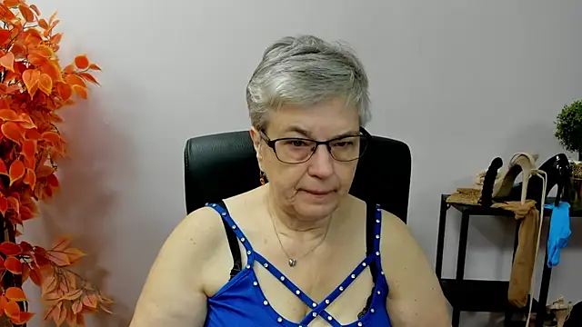 Snapshot of IrisDream chatting on 21, 10, 2025 IrisDream online show from 21, 10, 2025