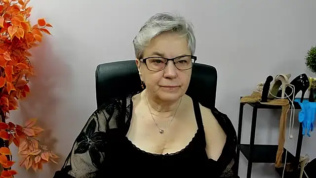 Snapshot of IrisDream chatting on 27, 10, 2025 IrisDream online show from 27, 10, 2025