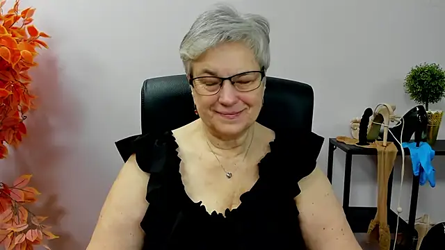 Snapshot of IrisDream chatting on 30, 10, 2025 IrisDream online show from 30, 10, 2025