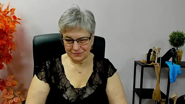 Snapshot of IrisDream chatting on 31, 10, 2025 IrisDream online show from 31, 10, 2025