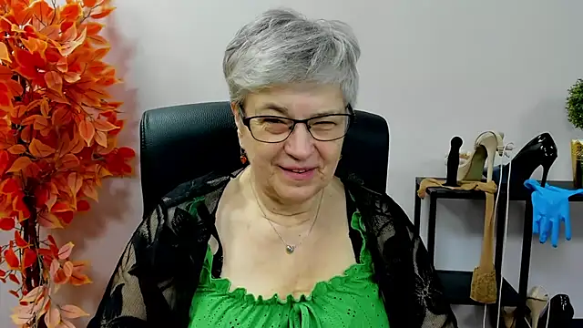 Snapshot of IrisDream chatting on 4, 11, 2025 IrisDream online show from 4, 11, 2025