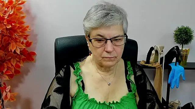 Snapshot of IrisDream chatting on 7, 11, 2025 IrisDream online show from 7, 11, 2025