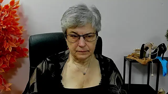 Snapshot of IrisDream chatting on 18, 11, 2025 IrisDream online show from 18, 11, 2025