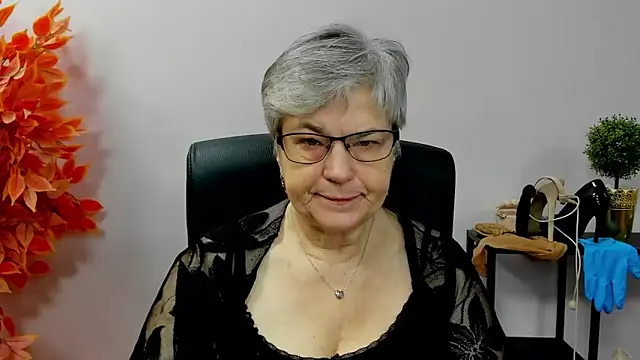 Snapshot of IrisDream chatting on 19, 11, 2025 IrisDream online show from 19, 11, 2025