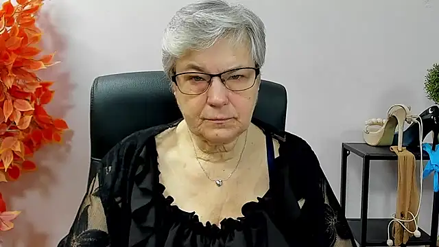 Snapshot of IrisDream chatting on 27, 11, 2025 IrisDream online show from 27, 11, 2025